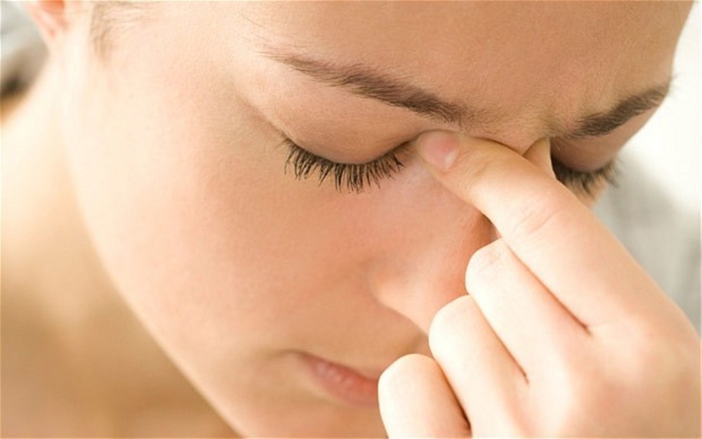 Ensede ağrı sinüzit belirtisi olabilir 