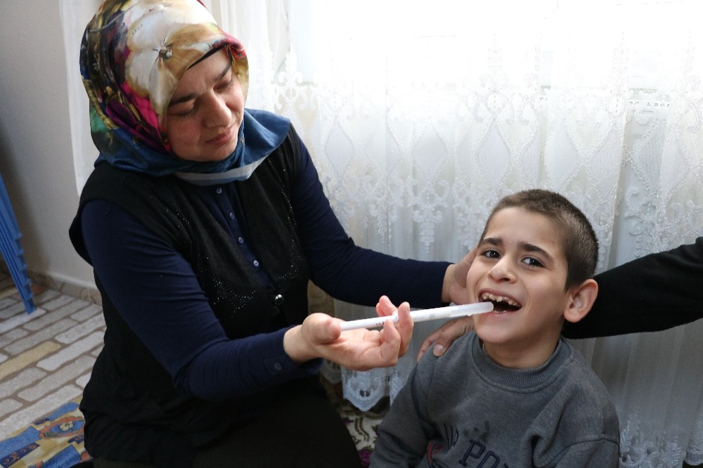 Epilepsi hastası Emin yardım bekliyor 