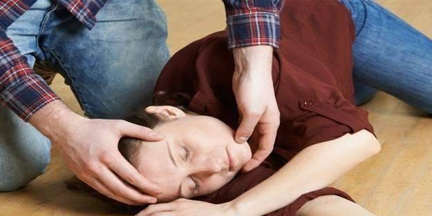 ‘Epilepsi nöbeti geçiren hasta sağ tarafına yatırılmalı’