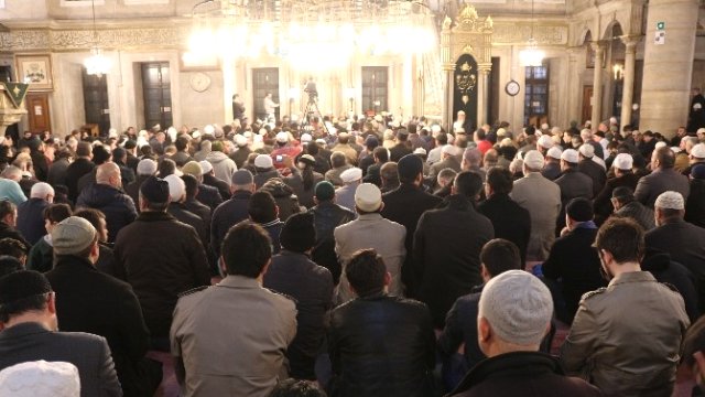 Necmeddin Erbakan Eyüp Sultan'da dualarla anıldı