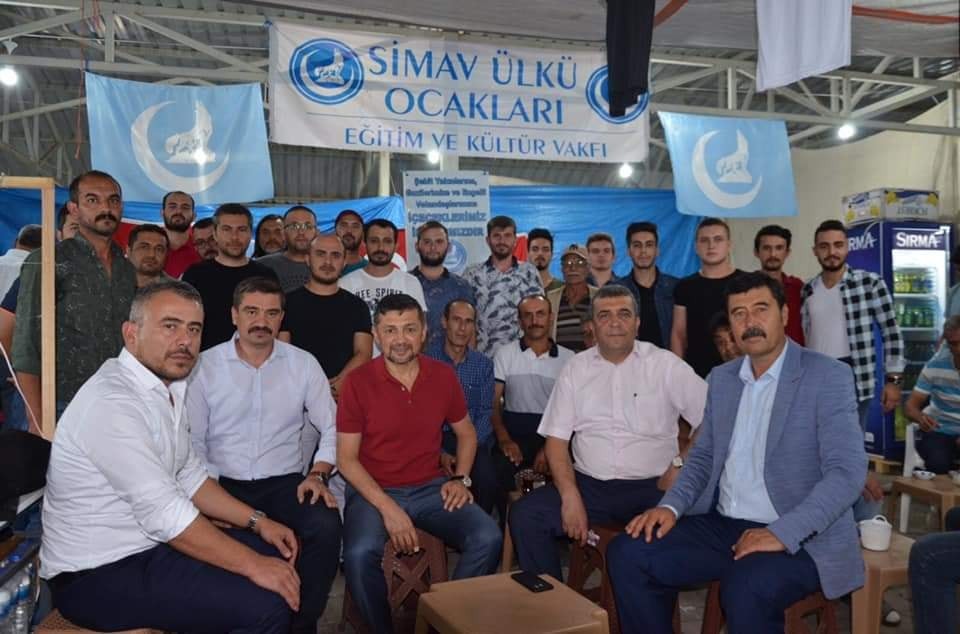 Erbaş, Ülkü Ocakları’nın panayır alanındaki standını ziyaret etti 