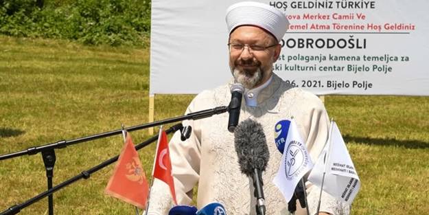 Erbaş'tan Karadağ'da önemli mesajlar: Hem Kur'an hem de hadisin müjdesine nail olmak için...