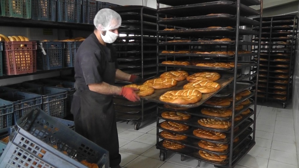 Erciş Belediyesi Ramazan pidesinin tanesi 1 lira 50 kuruştan üretiyor 
