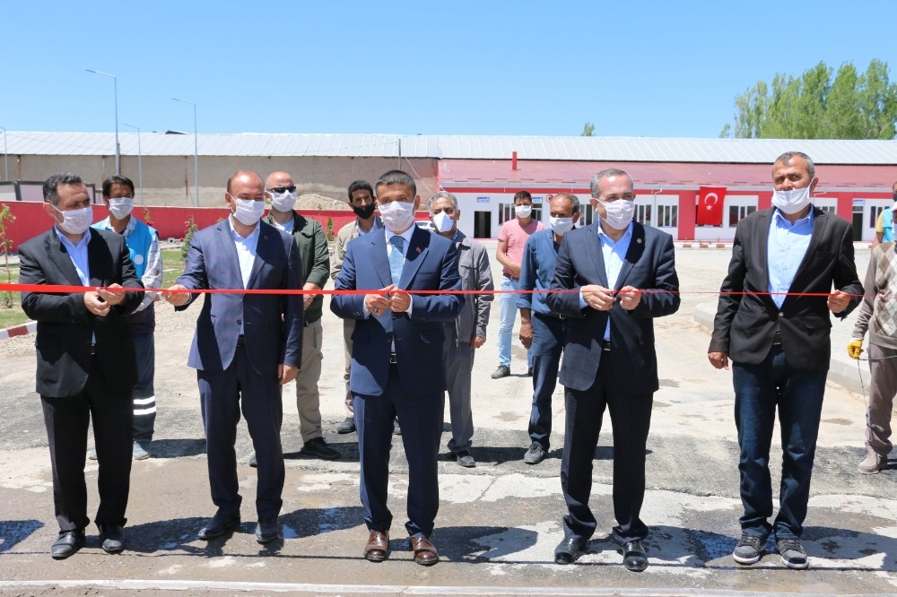 Erciş Belediyesi Temizlik İşleri Müdürlüğü binası hizmete açıldı 