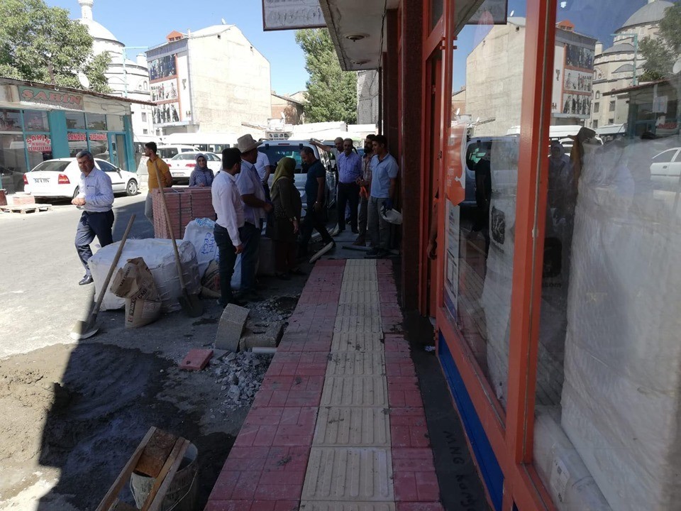 Erciş Belediyesi’nden kaldırım çalışması 