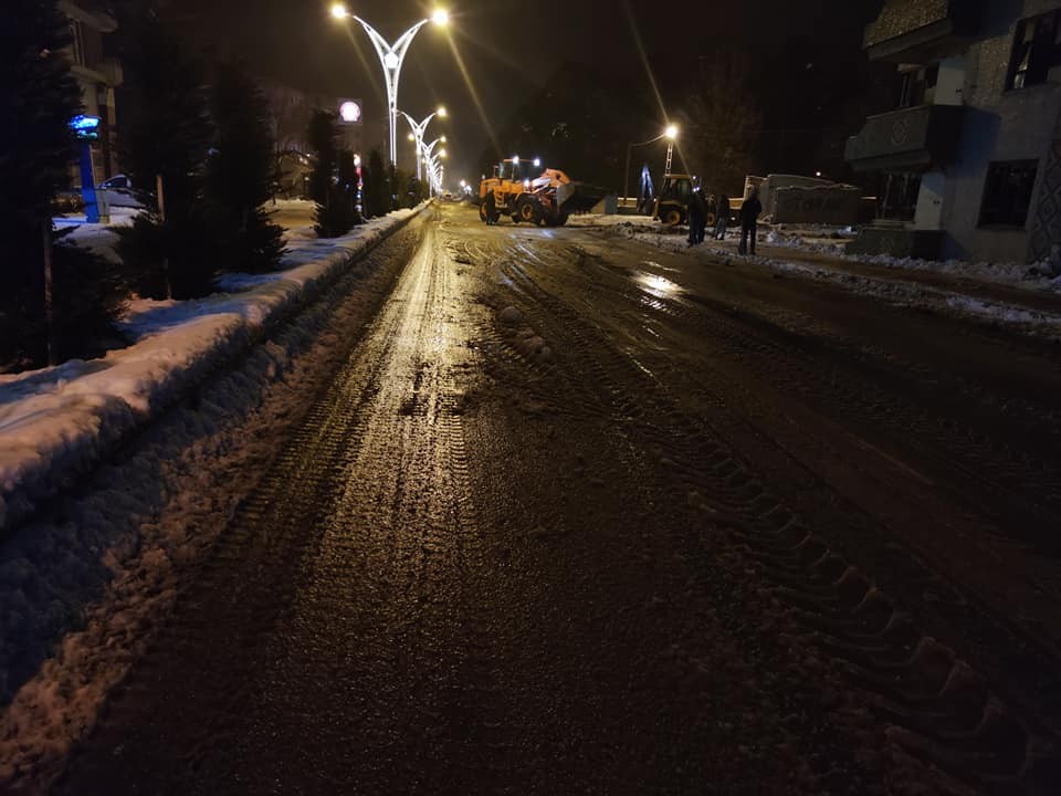 Erciş Belediyesinden kar küreme mesaisi 