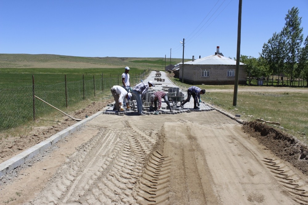 Erciş Belediyesinden yol yapım çalışması 