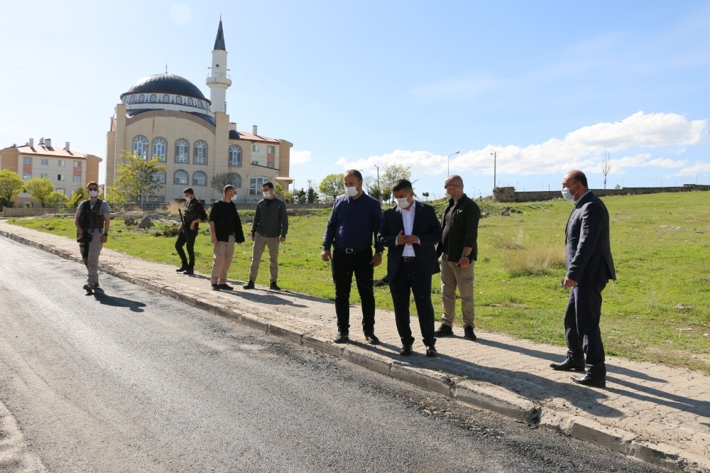 Erciş Belediyesinden zemin iyileştirme ve asfalt çalışması 