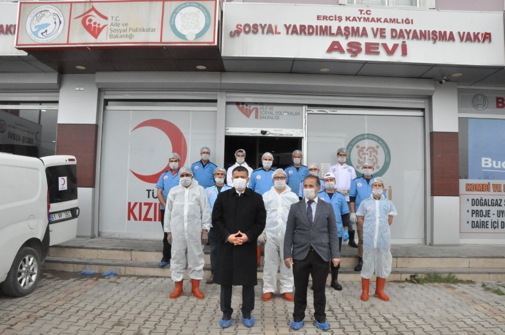 Erciş Kaymakamlığından 610 aileye sıcak yemek 