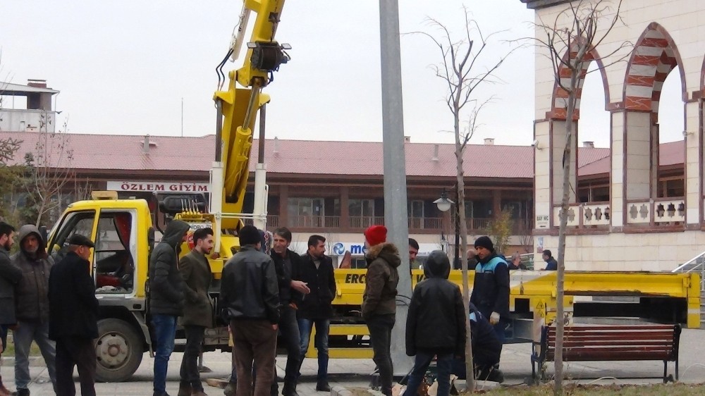 Erciş Selçuklu Çarşısı aydınlatılıyor 