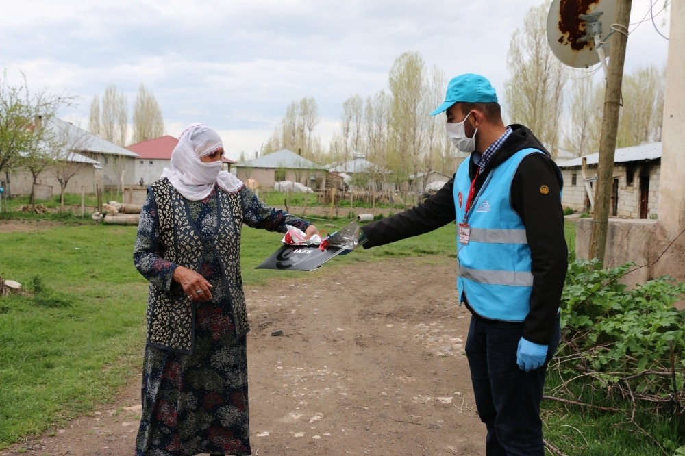 Erciş’te 100 yaş ve üstü kadınların Anneler Günü kutlandı 