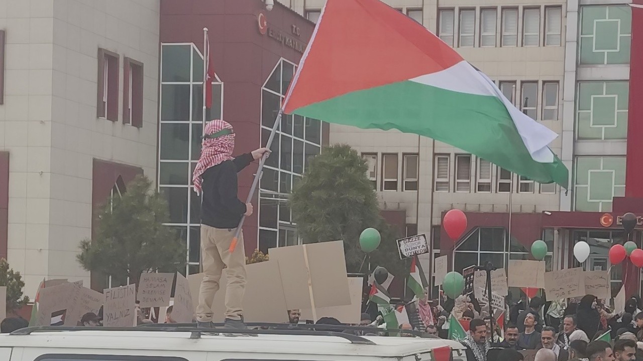 Erciş'te Filistin'e destek yürüyüşü