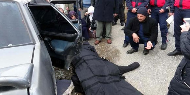 Erciş'te minibüs otomobile çarptı: 1 ölü, 3 yaralı
