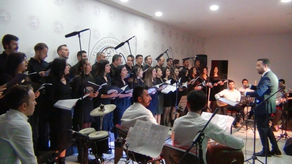 Erciş’te öğretmenler korosundan muhteşem konser 
