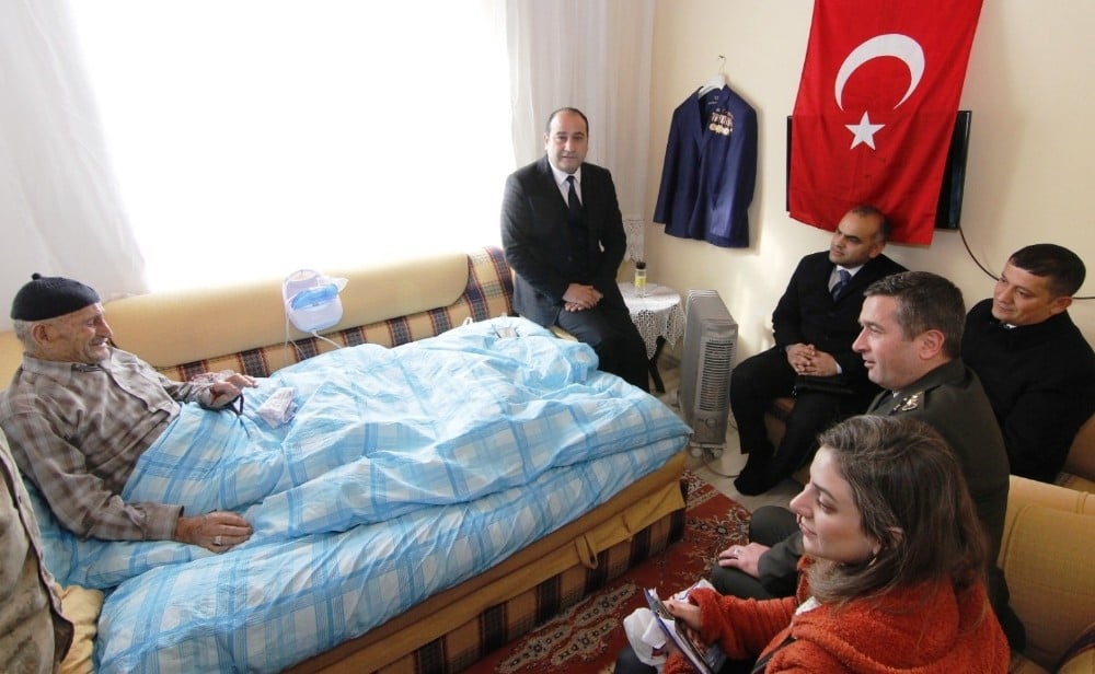 Erciş’te protokol üyelerinden gazi ve şehit yakınlarına ziyaret 