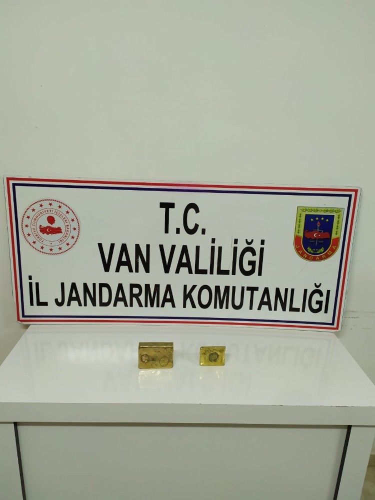 Erciş’te tarihi külçe altın ele geçirildi 