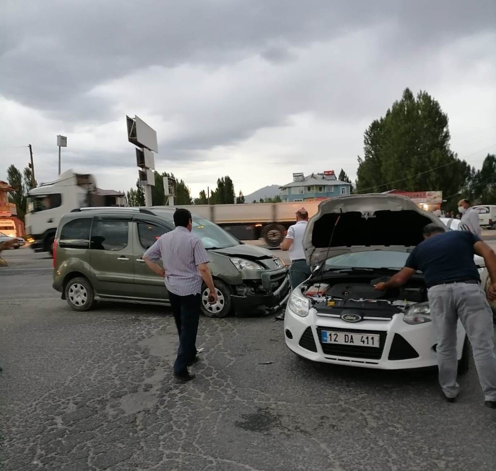 Erciş’te trafik kazası; 3 yaralı 