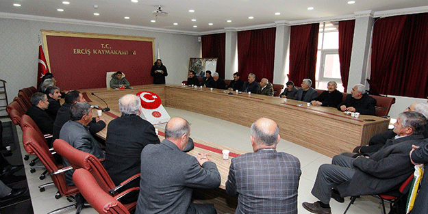 Erciş’teki muhtarlardan deprem bölgesi 85 bin TL yardım