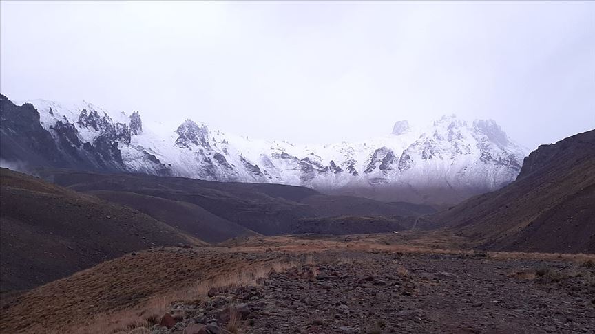 Erciyes dağına kar yağdı