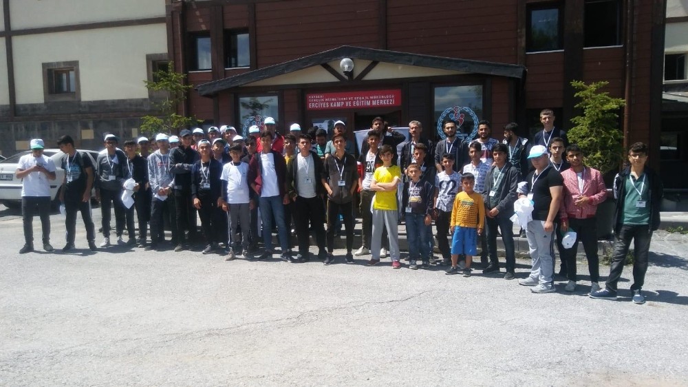 Erciyes gençleri ağırlamaya devam ediyor 