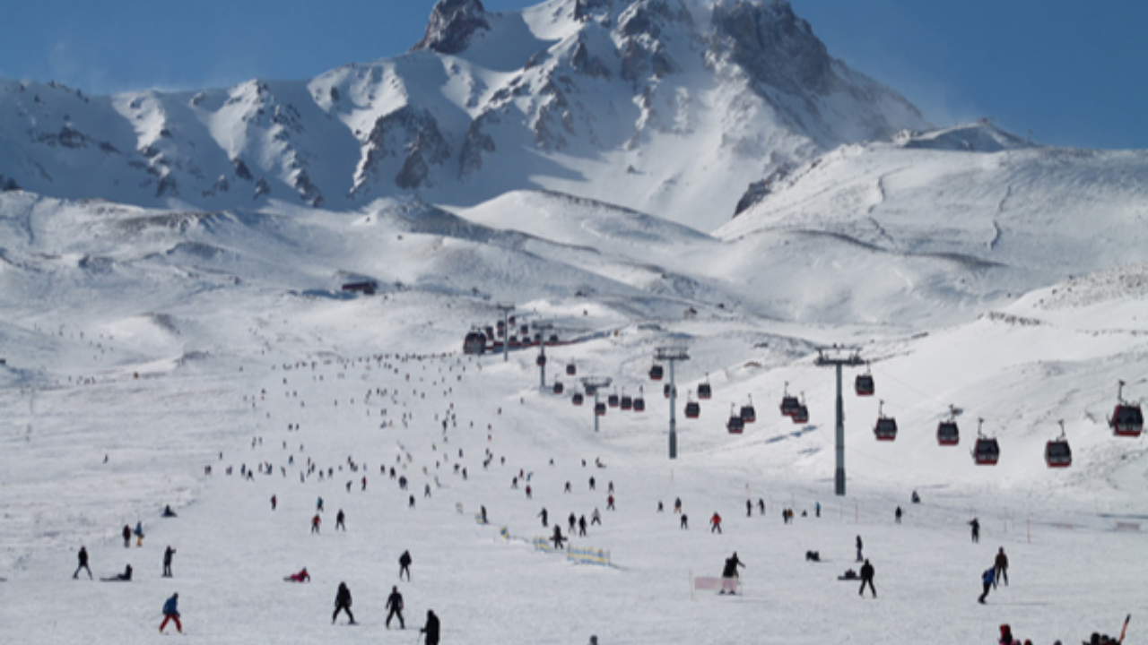 Erciyes zirvesinde korkutan anlar!