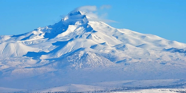 Erciyes'te gönüllüler çevre temizliği yaptı