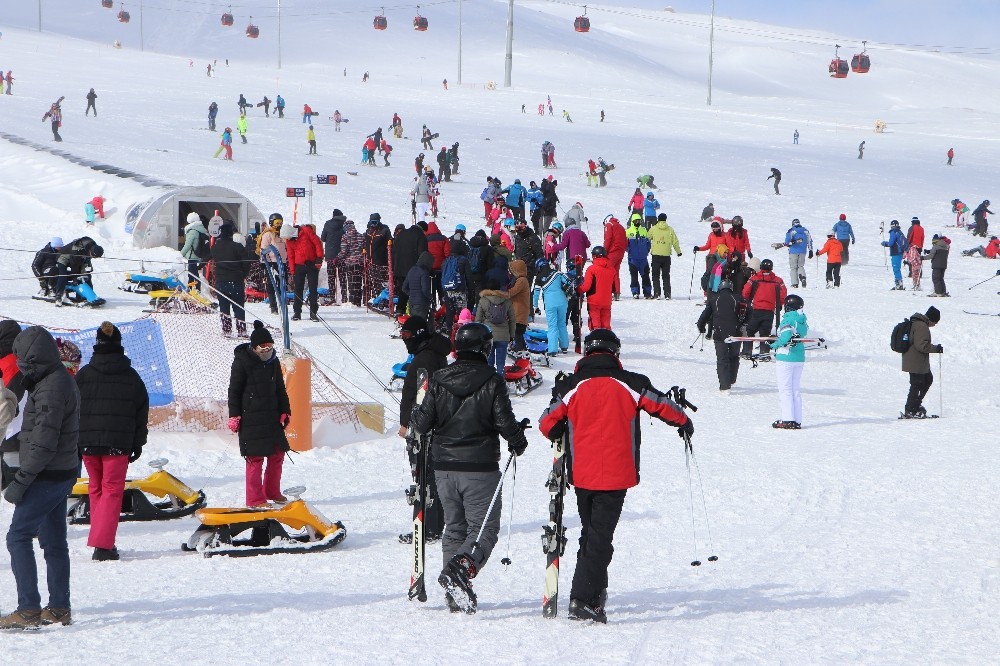 Erciyes’te hafta sonu yoğunluğu 