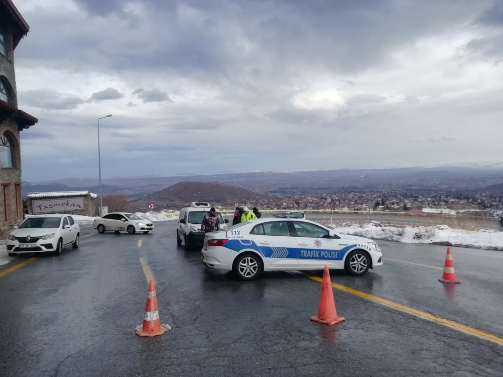 Erciyes’te tipi yolları kapattı 