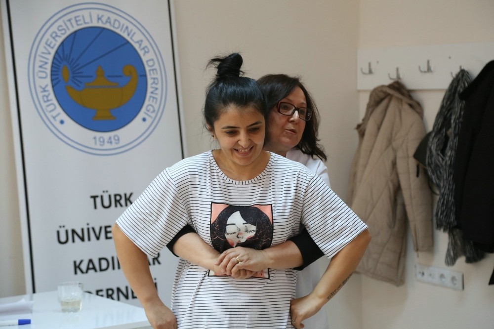 Erdal İnönü Halk Merkezi’nde ilk yardım eğitimi düzenlendi 