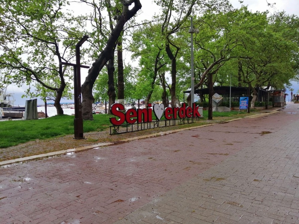 Erdek 3 günlük sokağa çıkma yasağına uydu 