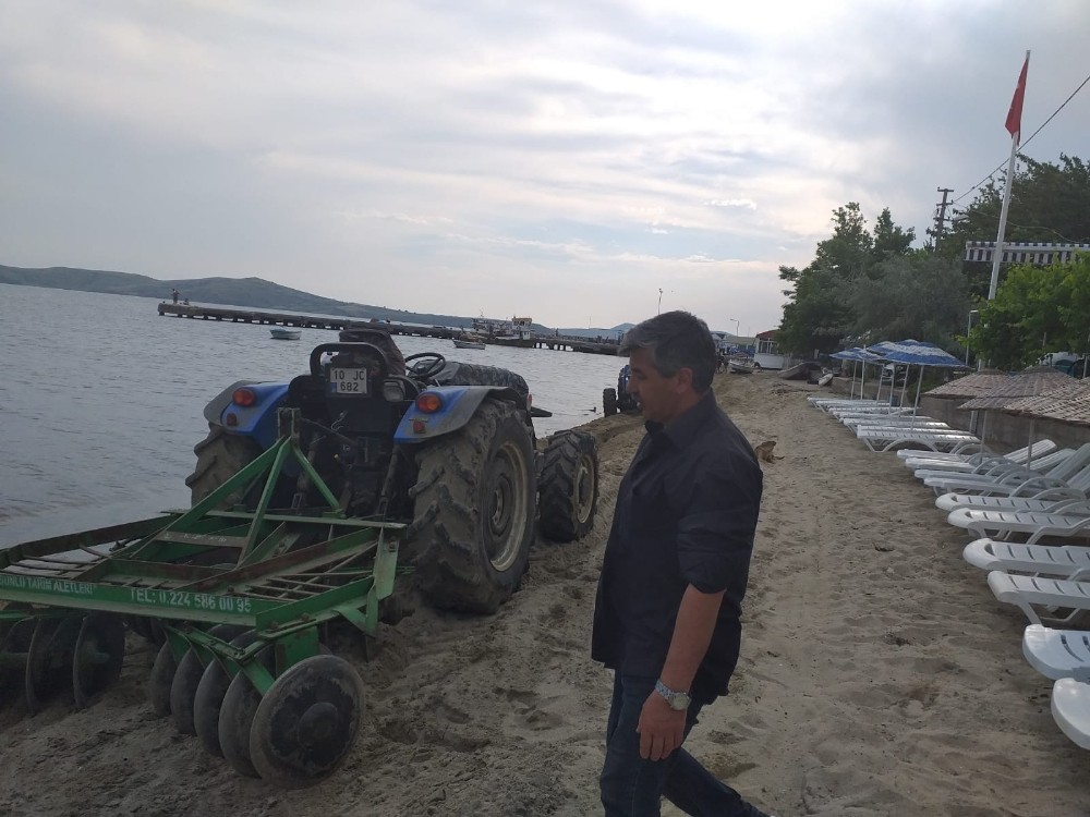 Erdek’in Narlı kumsalı temizlendi 