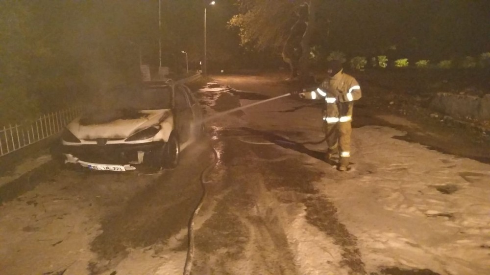 Erdek’te araç yangını korkuttu 