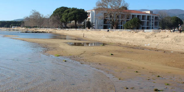 Erdek'te deniz çekildi, binlerce yıllık antik iskele ortaya çıktı