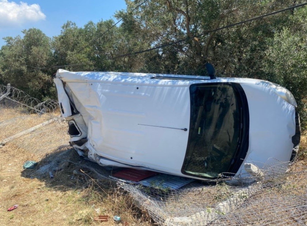 Erdek'te kontrolden çıkan otomobil takla attı