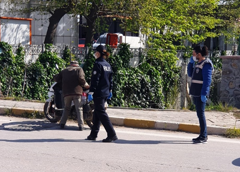 Erdek’te sokağa çıkan 13 kişiye para cezası 