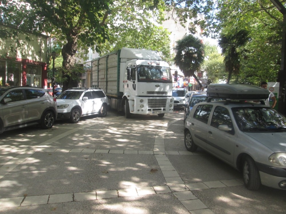 Erdek’te trafik keşmekeşi 