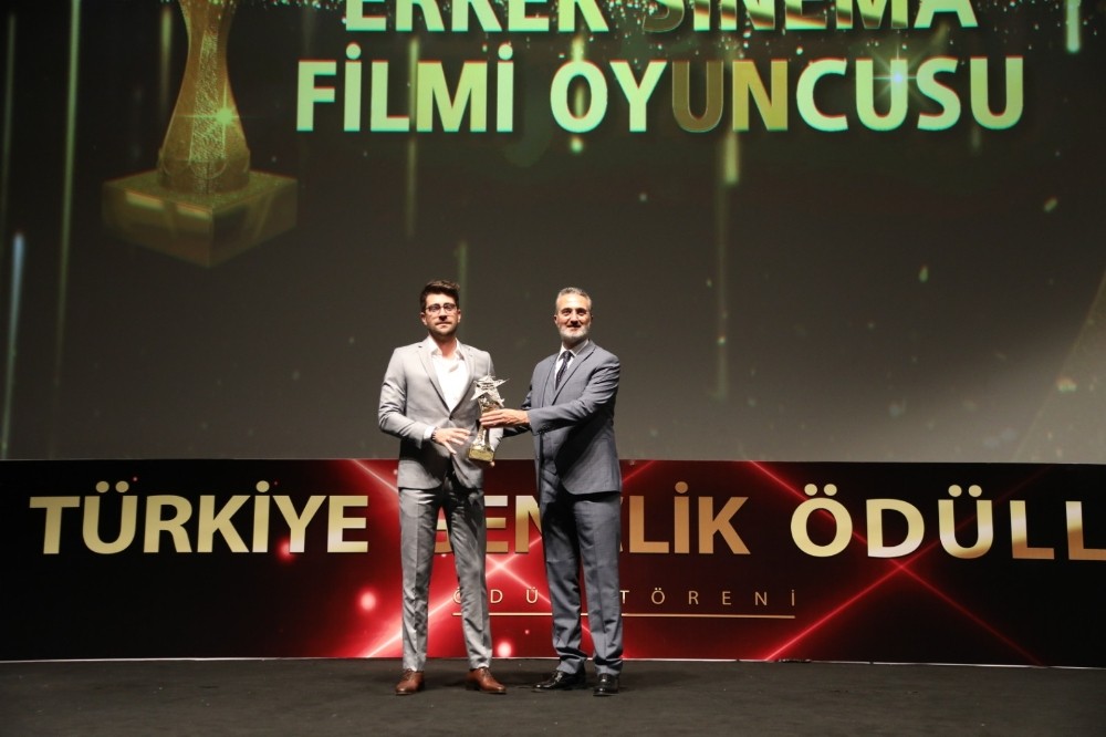 Erdem Genç ‘geleceğin rock sanatçısı’ seçildi 