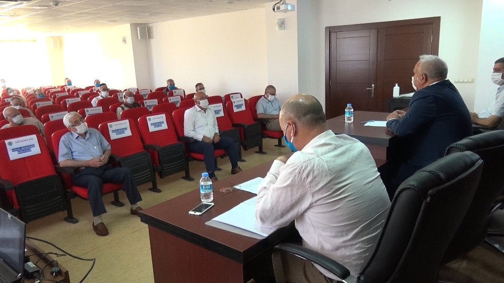 Erdemli Belediye Meclisi’nden sağlık çalışanlarına vefa 