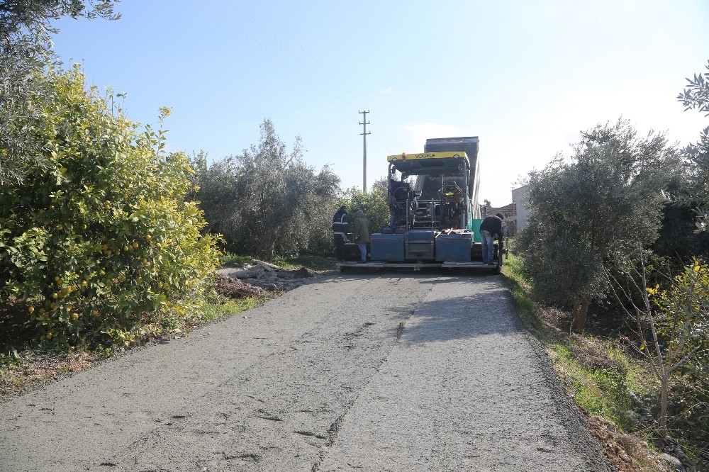 Erdemli Belediyesi, Çeşmeli’ye beton yol yaptı 