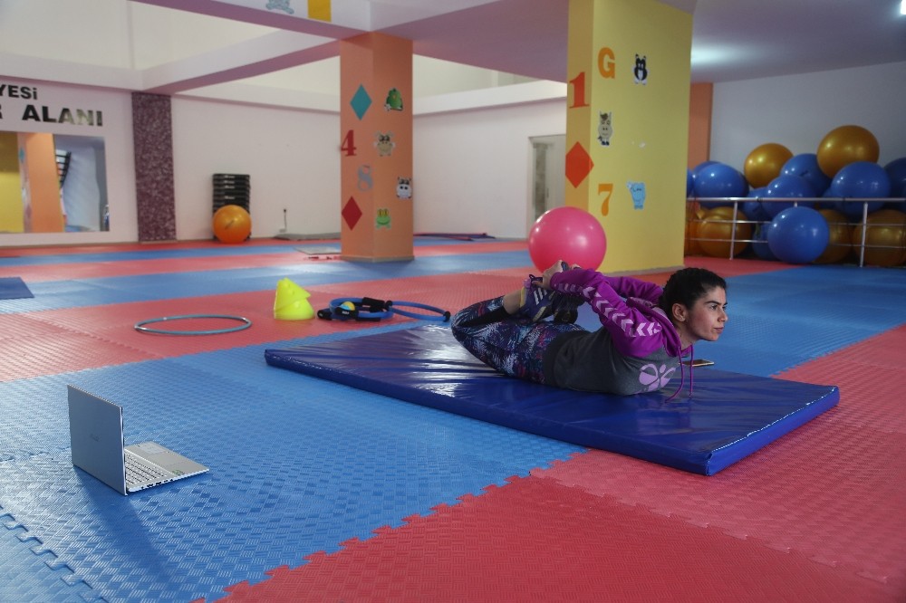 Erdemli Belediyesi evdeki çocukları unutmadı 