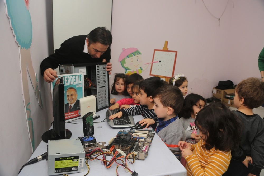 Erdemli Belediyesi, miniklere meslekleri tanıtıyor 