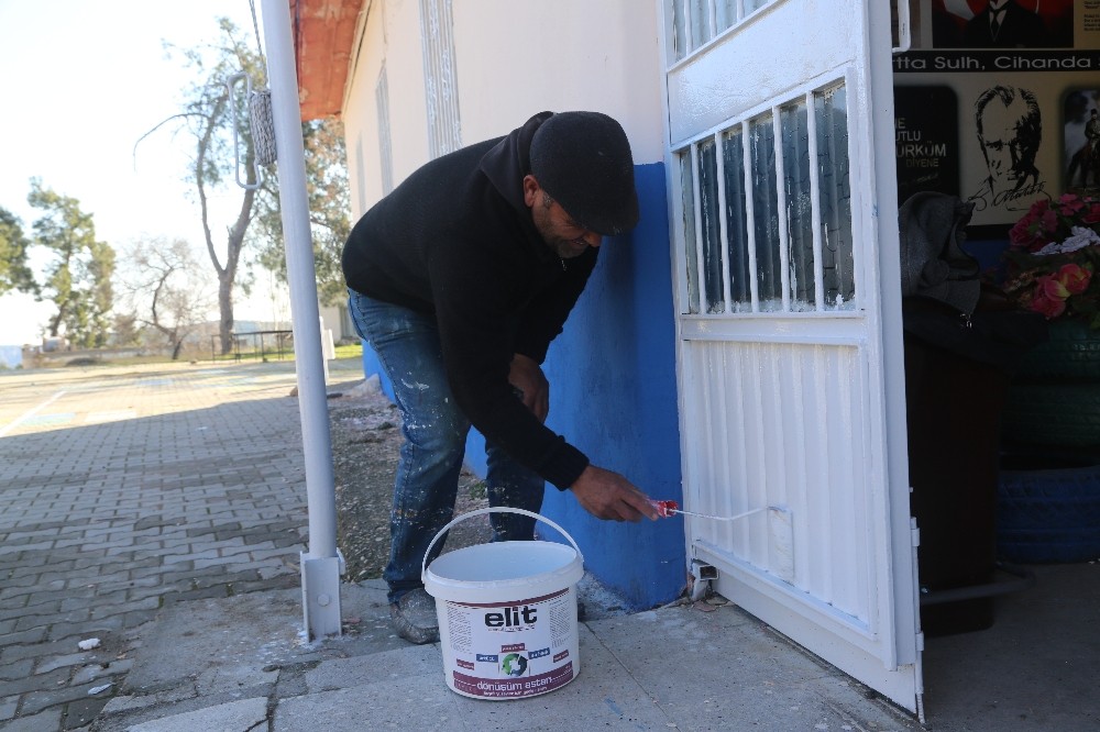 Erdemli Belediyesi okulları bakımdan geçiriyor 