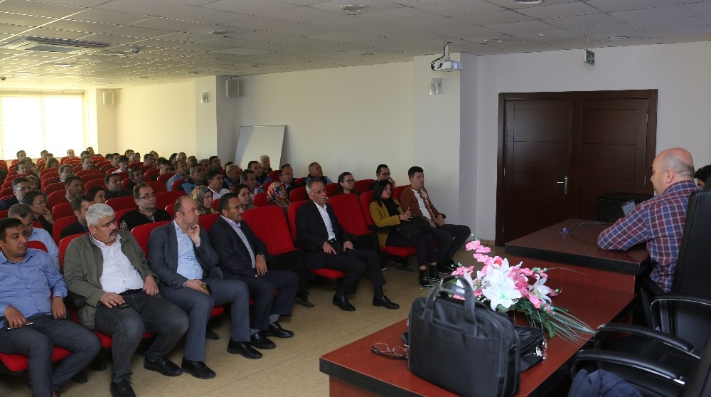 Erdemli Belediyesi personeline ’Koronavirüs’ semineri 