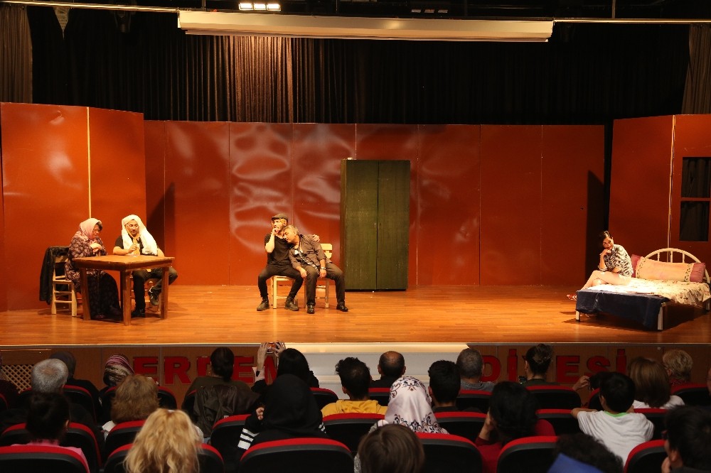 Erdemli Belediyesi Şehir Tiyatrosu turnelere hazır 