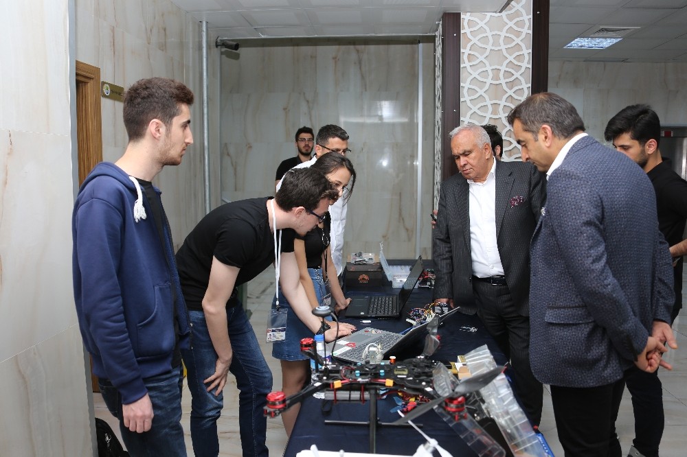 Erdemli’de ’İşletmecilik ve Teknoloji Zirvesi’ başladı 