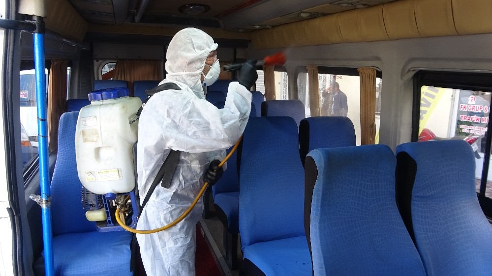 Erdemli’de minibüsler, servisler ve taksiler dezenfekte edildi 