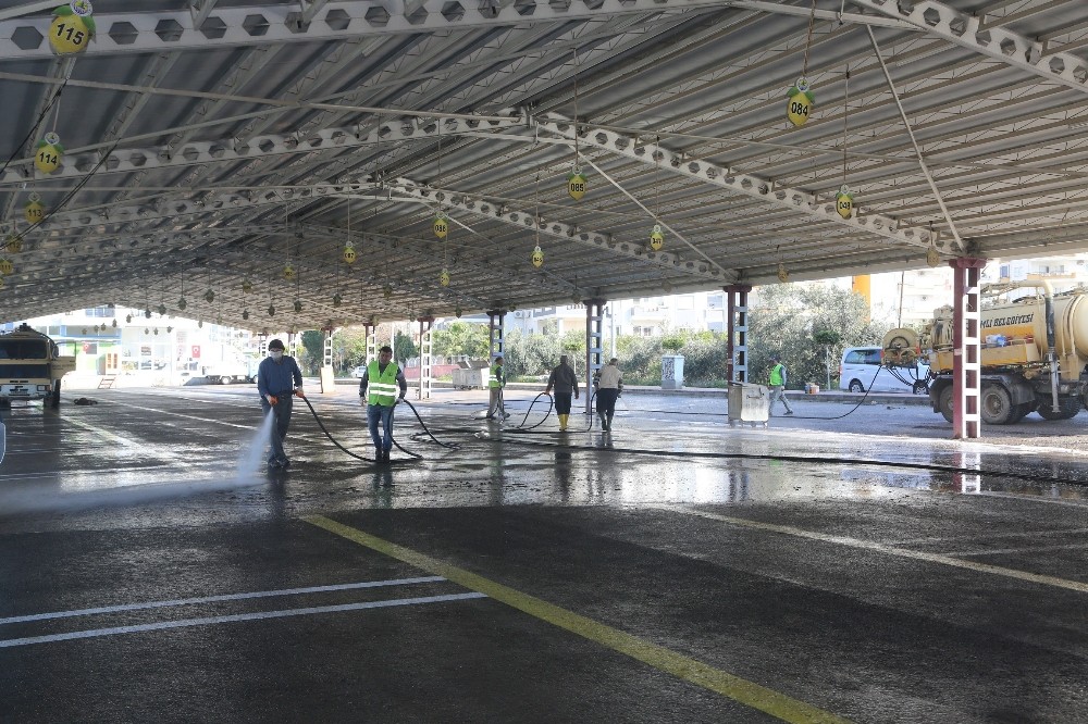 Erdemli’de pazar yerleri dezenfekte edildi 