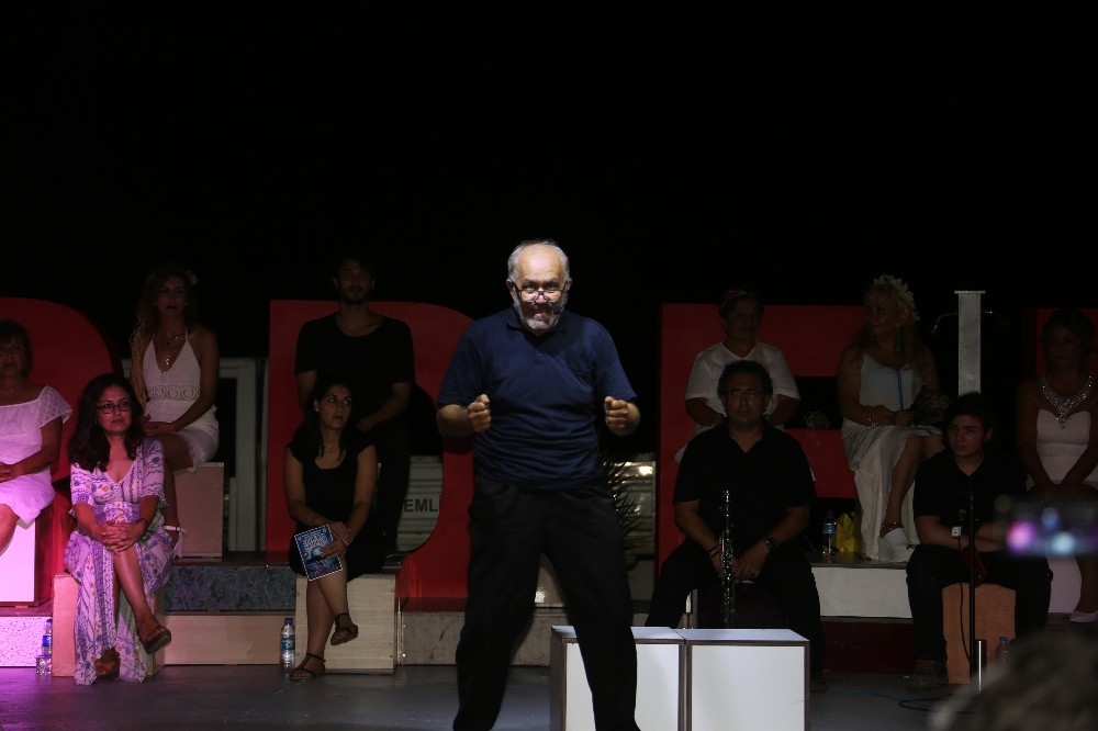 Erdemli’de şairler şiir gecesinde buluştu 