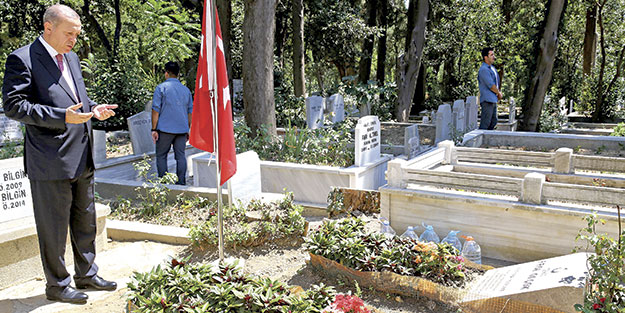 Erdoğan 15 temmuz şehitlerine dua etti