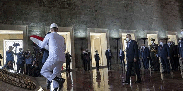 Erdoğan 30 Ağustos Zafer Bayramı tebriklerini kabul etti! Arkadaki resmin sırrı ortaya çıktı